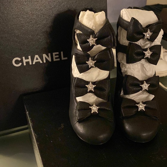CHANEL 💯%Auth&NIB MetierDeArts RUNWAY high heel shoe booties w/ crystals & bows - Picture 3 of 15